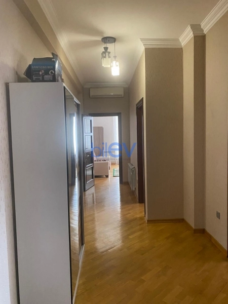 Aylıq Kirayə 3 otaqlı Yeni Tikili bina evi  90m², Bakı