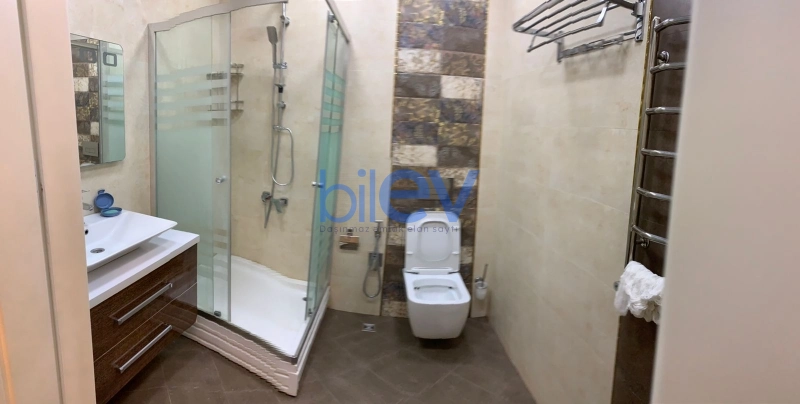 Aylıq Kirayə 3 otaqlı Yeni Tikili bina evi  90m², Bakı