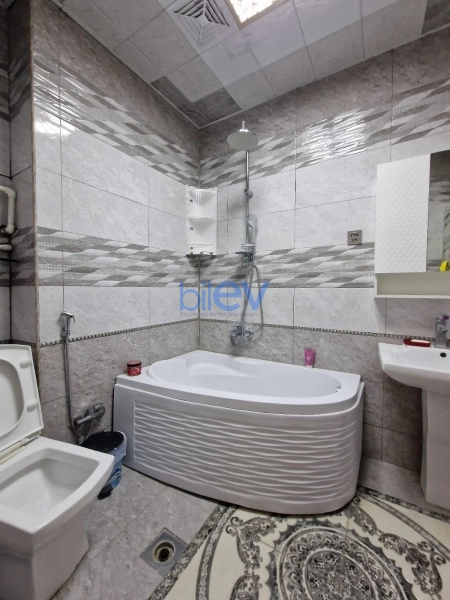 Aylıq Kirayə 3 otaqlı Yeni Tikili bina evi  90m², Bakı