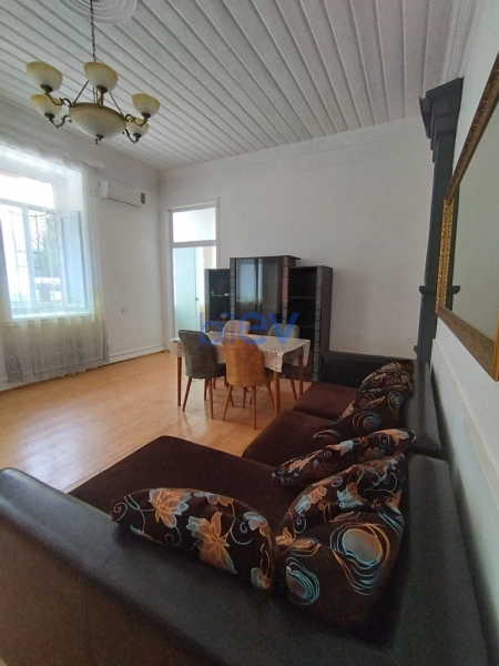 Aylıq Kirayə 2 otaqlı Köhnə Tikili bina evi  60m², Bakı