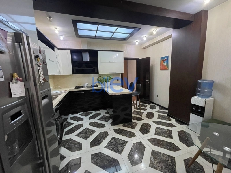 Aylıq Kirayə 3 otaqlı Yeni Tikili bina evi  160m², Bakı