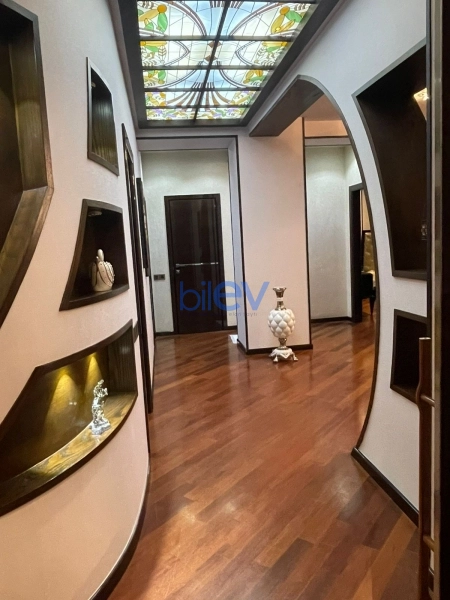 Aylıq Kirayə 3 otaqlı Yeni Tikili bina evi  160m², Bakı