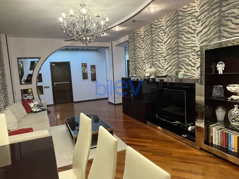 Aylıq Kirayə 3 otaqlı Yeni Tikili bina evi  160m², Bakı