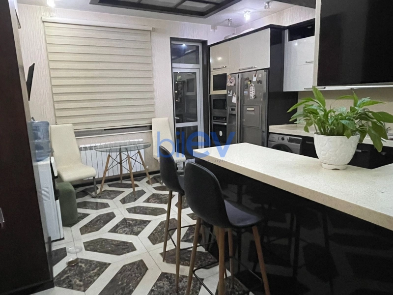 Aylıq Kirayə 3 otaqlı Yeni Tikili bina evi  160m², Bakı