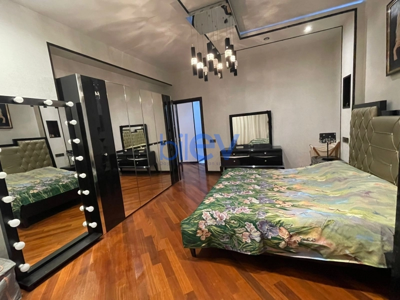 Aylıq Kirayə 3 otaqlı Yeni Tikili bina evi  160m², Bakı