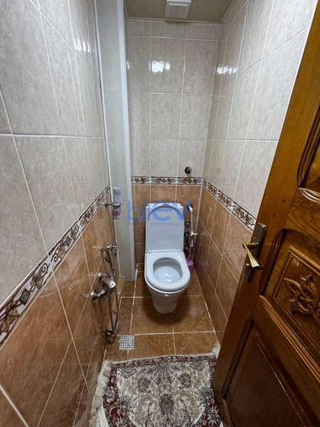 Aylıq Kirayə 4 otaqlı Köhnə Tikili bina evi  90m², Bakı