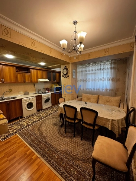 Aylıq Kirayə 4 otaqlı Köhnə Tikili bina evi  90m², Bakı