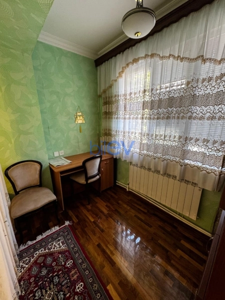 Aylıq Kirayə 4 otaqlı Köhnə Tikili bina evi  90m², Bakı