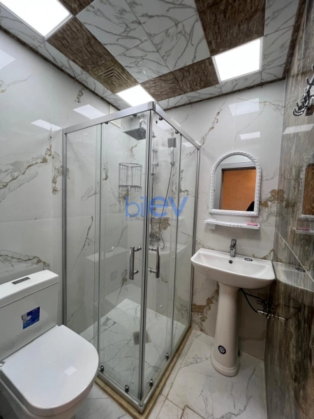 Aylıq Kirayə 4 otaqlı Köhnə Tikili bina evi  98m², Bakı