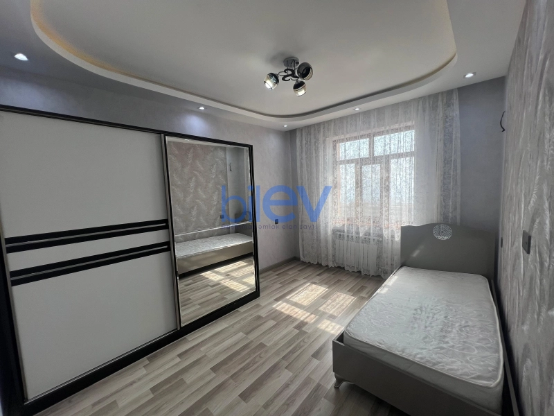 Aylıq Kirayə 4 otaqlı Köhnə Tikili bina evi  98m², Bakı
