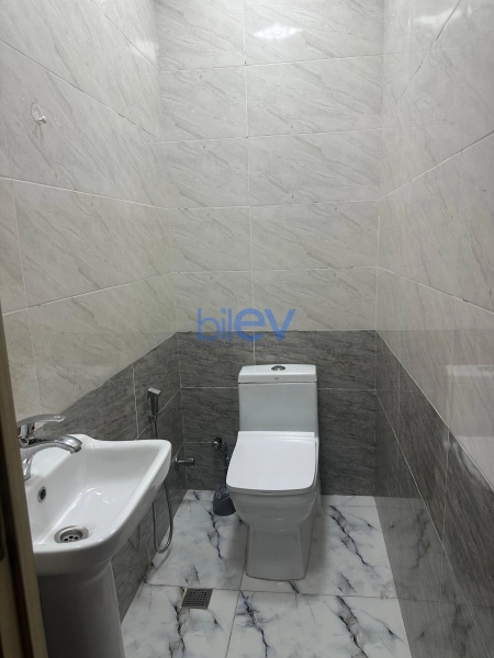 Aylıq Kirayə 3 otaqlı Yeni Tikili bina evi  125m², Bakı
