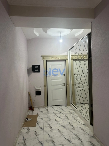 Aylıq Kirayə 3 otaqlı Yeni Tikili bina evi  125m², Bakı