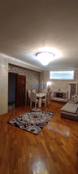 Aylıq Kirayə 4 otaqlı Yeni Tikili bina evi  128m², Bakı