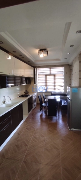 Aylıq Kirayə 4 otaqlı Yeni Tikili bina evi  128m², Bakı