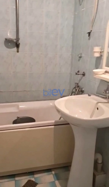 Aylıq Kirayə 3 otaqlı Köhnə Tikili bina evi  90m², Bakı