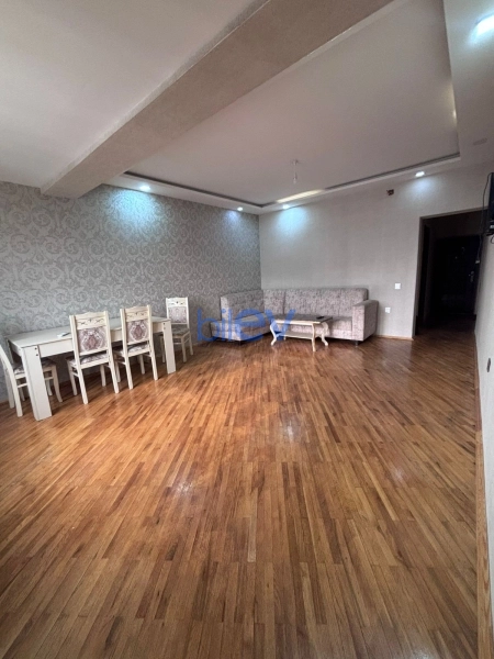 Aylıq Kirayə 3 otaqlı Yeni Tikili bina evi  87m², Bakı
