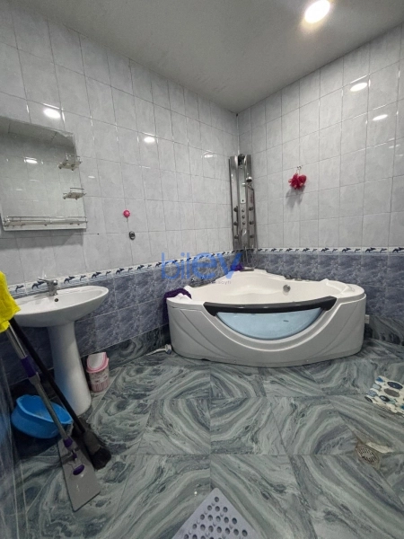 Aylıq Kirayə 3 otaqlı Yeni Tikili bina evi  87m², Bakı