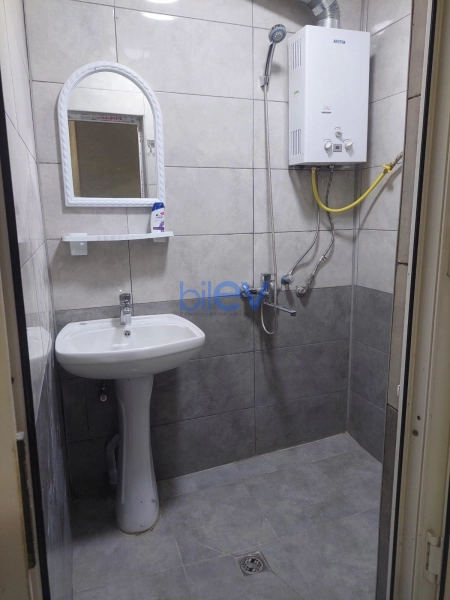 Aylıq Kirayə 2 otaqlı Köhnə Tikili bina evi  60m², Bakı