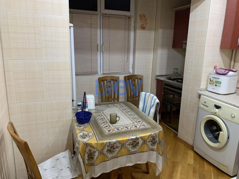 Satış 3 otaqlı Köhnə Tikili bina evi  75m², Bakı