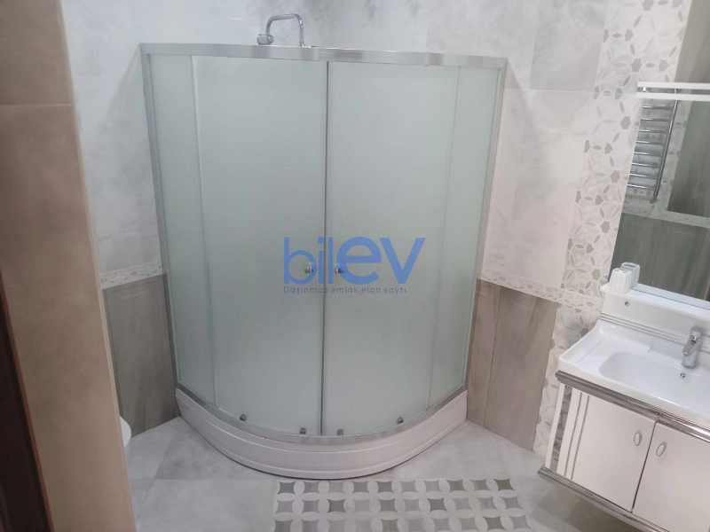 Aylıq Kirayə 3 otaqlı Yeni Tikili bina evi  125m², Bakı