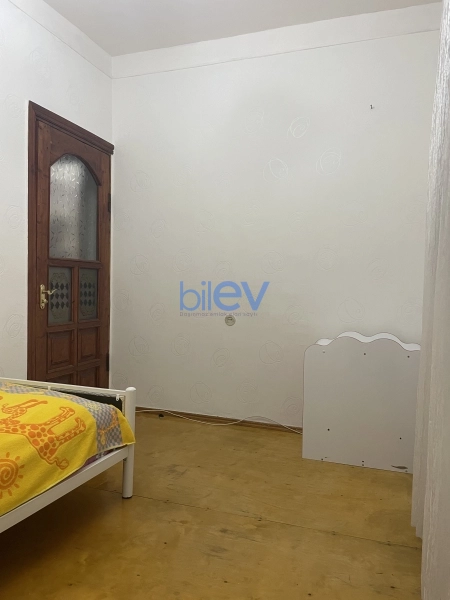 Satış 3 otaqlı Köhnə Tikili bina evi  72m², Bakı
