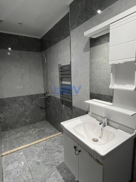 Aylıq Kirayə 3 otaqlı Yeni Tikili bina evi  90m², Bakı