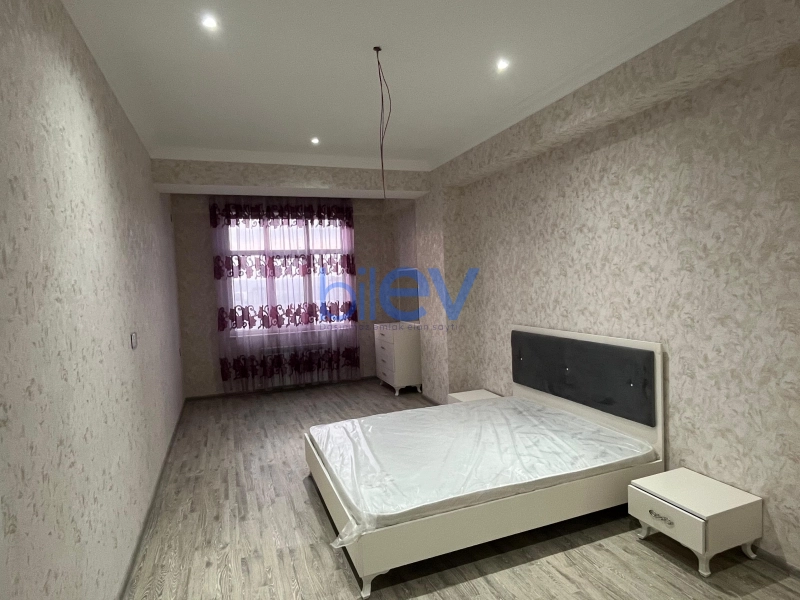 Aylıq Kirayə 3 otaqlı Yeni Tikili bina evi  90m², Bakı