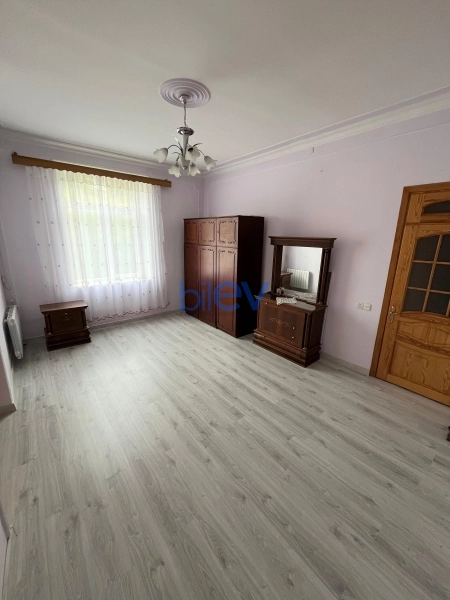 Aylıq Kirayə 3 otaqlı Köhnə Tikili bina evi  85m², Bakı