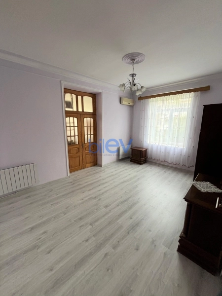 Aylıq Kirayə 3 otaqlı Köhnə Tikili bina evi  85m², Bakı