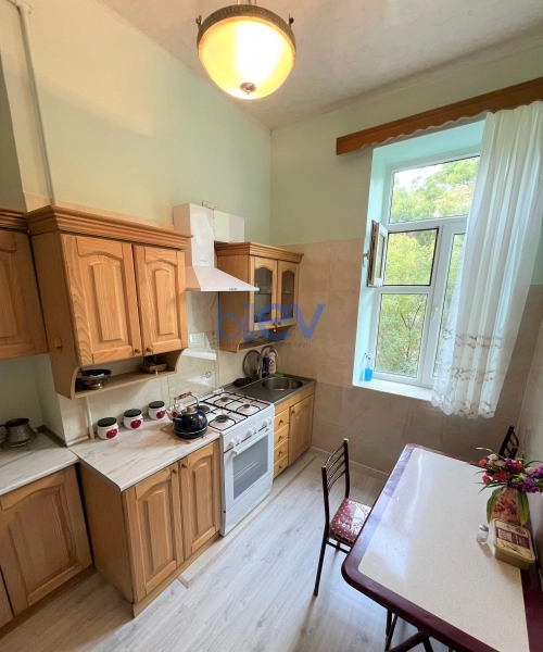 Aylıq Kirayə 3 otaqlı Köhnə Tikili bina evi  85m², Bakı