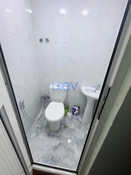 Aylıq Kirayə 3 otaqlı Köhnə Tikili bina evi  85m², Bakı