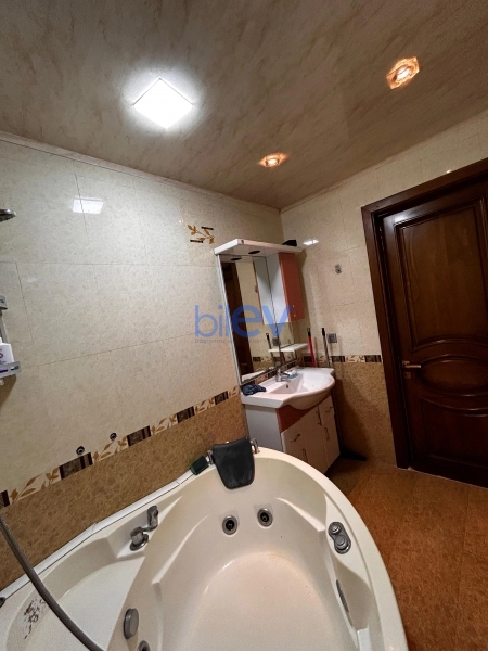 Satış 2 otaqlı Yeni Tikili bina evi  90m², Bakı