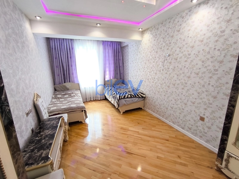 Aylıq Kirayə 3 otaqlı Yeni Tikili bina evi  111m², Bakı