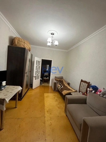 Satış 4 otaqlı Köhnə Tikili bina evi  110m², Bakı