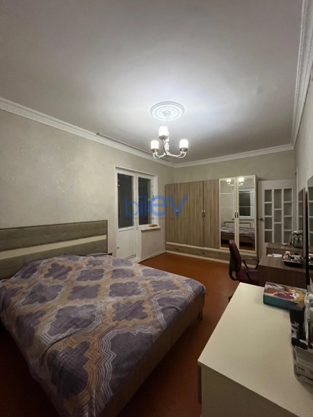 Satış 4 otaqlı Köhnə Tikili bina evi  110m², Bakı