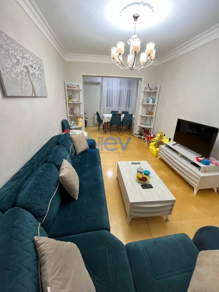 Satış 4 otaqlı Köhnə Tikili bina evi  110m², Bakı