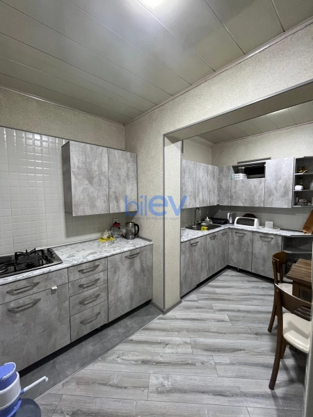 Satış 4 otaqlı Köhnə Tikili bina evi  110m², Bakı