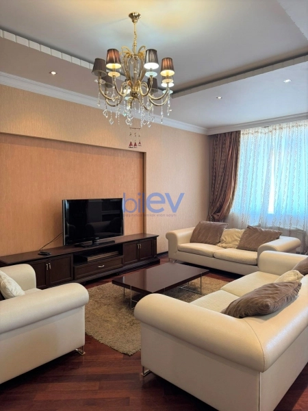 Aylıq Kirayə 3 otaqlı Yeni Tikili bina evi  172m², Bakı