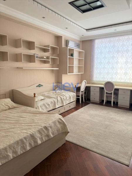 Aylıq Kirayə 3 otaqlı Yeni Tikili bina evi  172m², Bakı