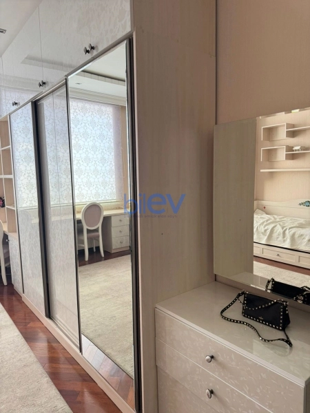 Aylıq Kirayə 3 otaqlı Yeni Tikili bina evi  172m², Bakı