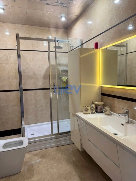 Aylıq Kirayə 3 otaqlı Yeni Tikili bina evi  172m², Bakı