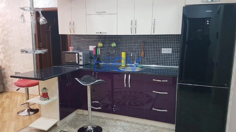 Aylıq Kirayə 4 otaqlı Köhnə Tikili bina evi  80m², Bakı
