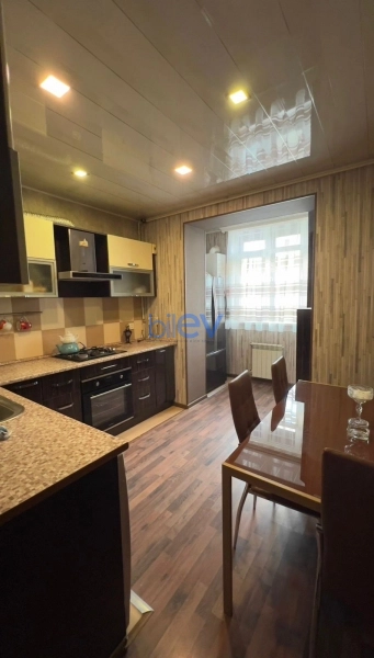 Aylıq Kirayə 3 otaqlı Köhnə Tikili bina evi  100m², Bakı