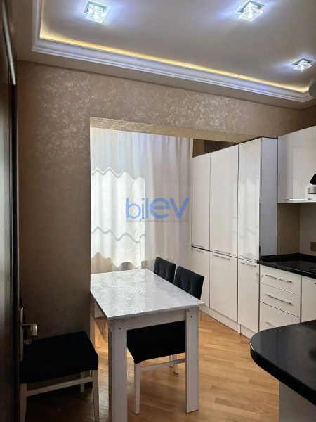Aylıq Kirayə 3 otaqlı Köhnə Tikili bina evi  95m², Bakı