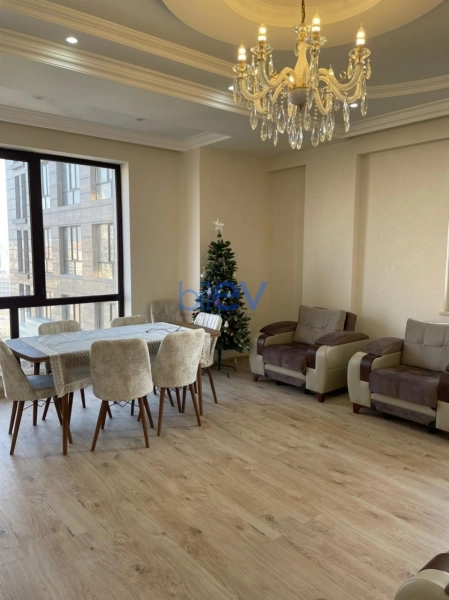 Aylıq Kirayə 3 otaqlı Yeni Tikili bina evi  120m², Bakı