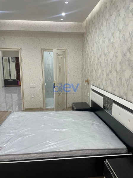 Aylıq Kirayə 3 otaqlı Yeni Tikili bina evi  120m², Bakı