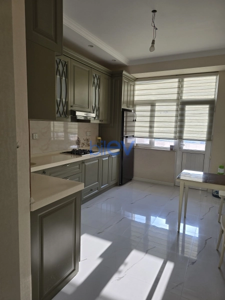 Aylıq Kirayə 3 otaqlı Yeni Tikili bina evi  100m², Bakı
