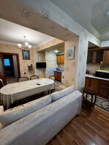 Aylıq Kirayə 3 otaqlı Köhnə Tikili bina evi  90m², Bakı