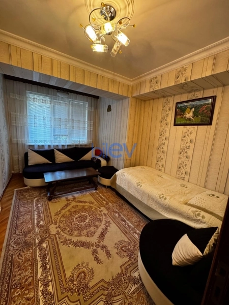 Aylıq Kirayə 3 otaqlı Köhnə Tikili bina evi  90m², Bakı