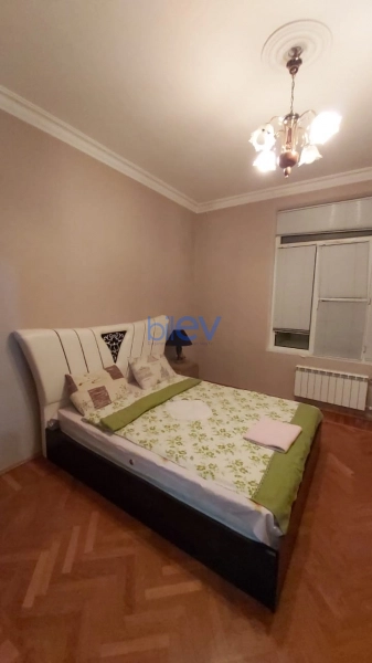 Aylıq Kirayə 5 otaqlı Köhnə Tikili bina evi  130m², Bakı